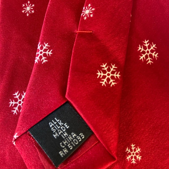 Holiday Hallmark Traditions Santa Tie - Picture 5 of 5